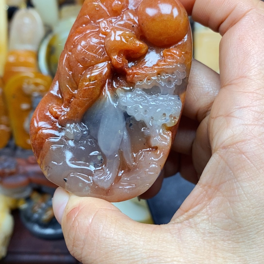 石英质玉（黄龙玉）颈饰未镶嵌