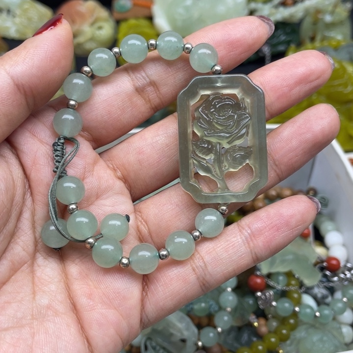 蛇纹石玉未镶嵌颈饰