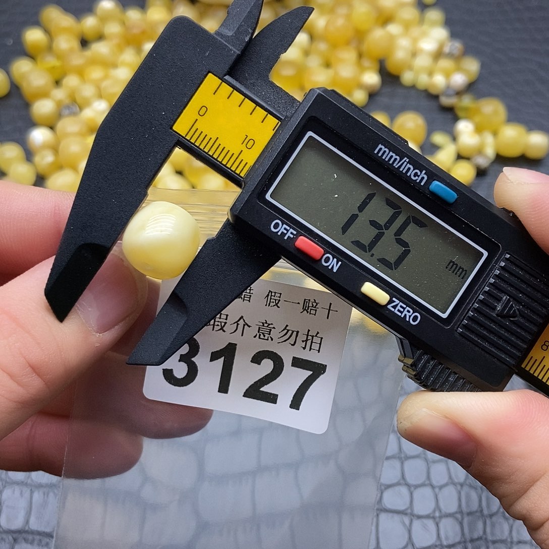 蜜蜡未镶嵌珠宝奇石3127