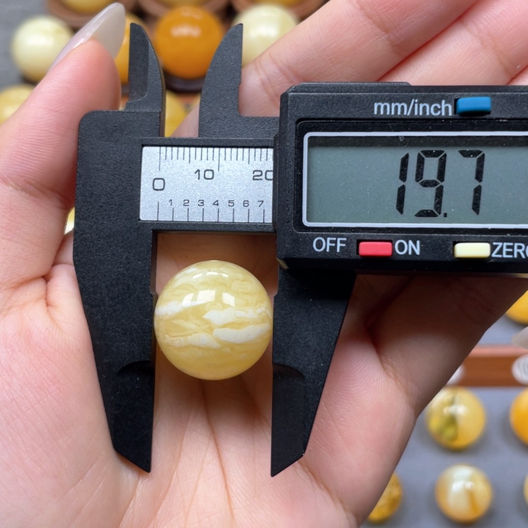 未镶嵌琥珀珠宝奇石