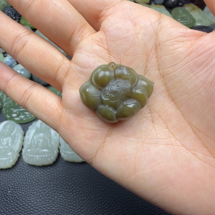 和田玉未镶嵌珠宝奇石