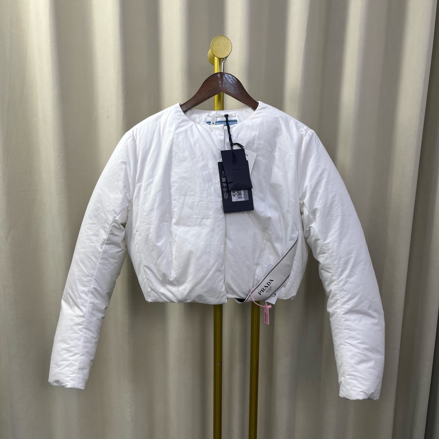 未使用 Prada/普拉达 玄色 白色饰条logo羽绒服 40码 全新大全套