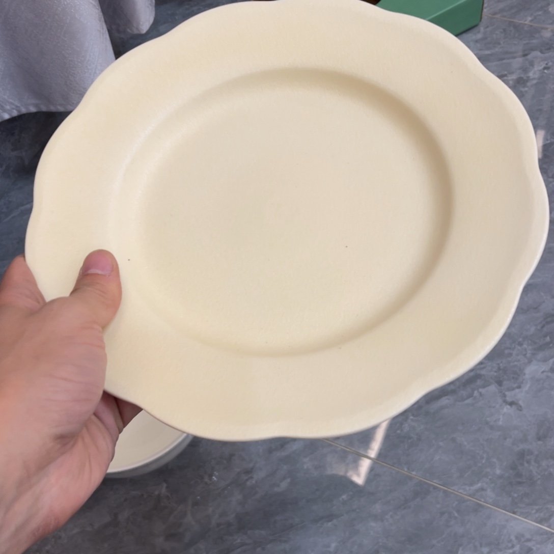 陶瓷微瑕餐具介意勿拍，满18飞！