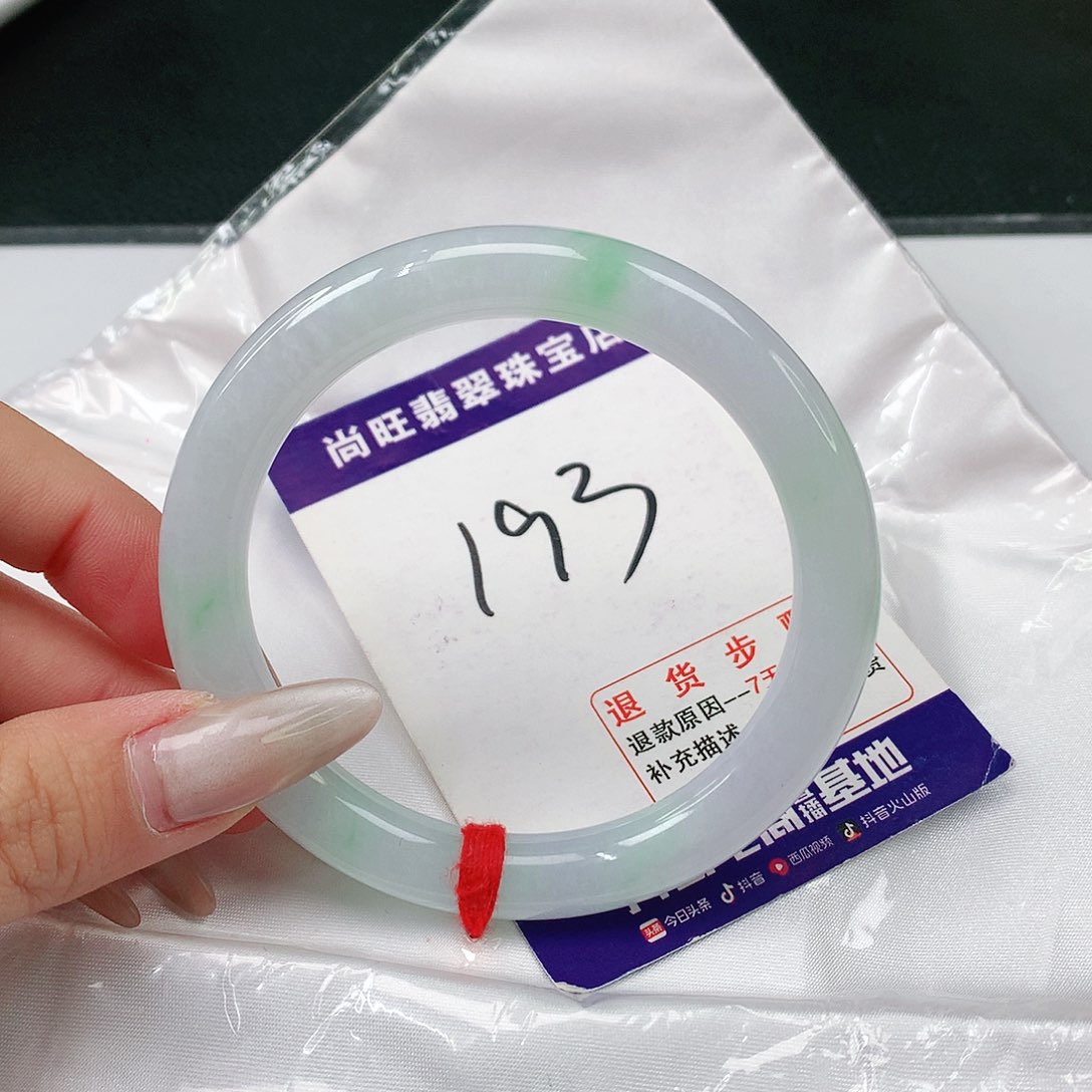 翡翠手镯（圆镯）未镶嵌翡翠12