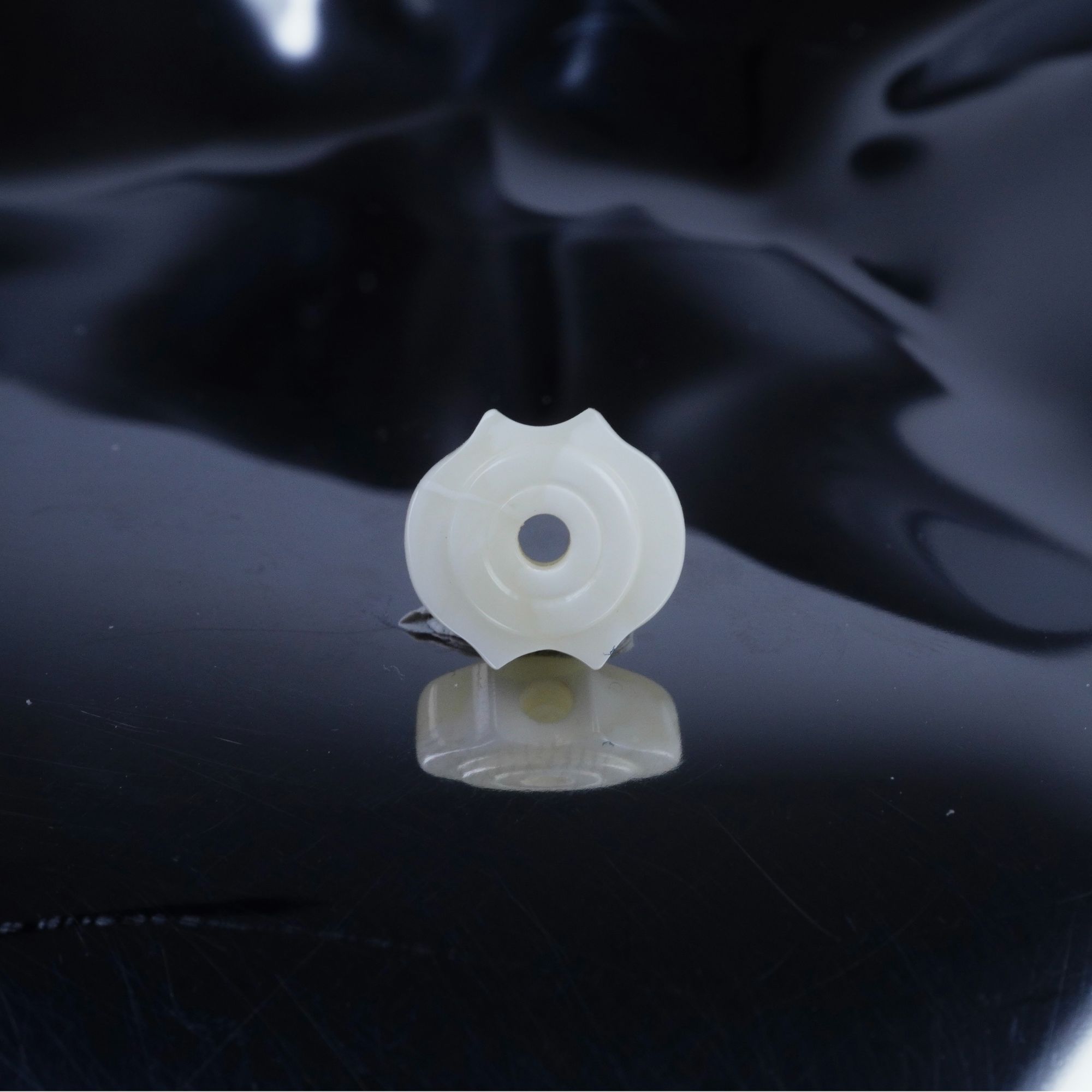 背云鱼嘴奶白花尺寸宽10.4高9.6mm天然琥珀蜜蜡文玩配饰