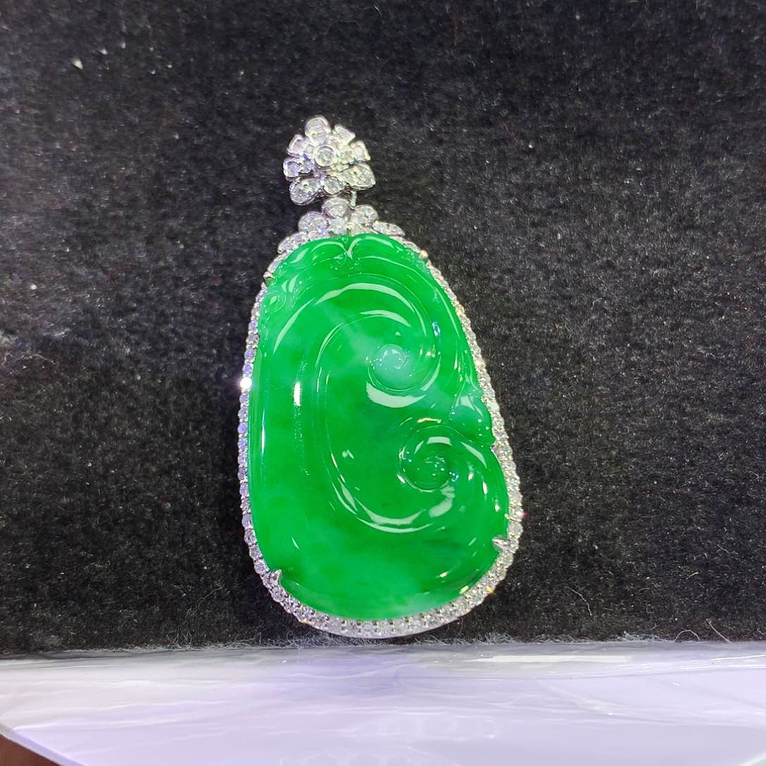 翡翠18K金镶嵌吊坠(赠链)