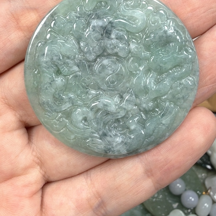 翡翠挂件未镶嵌翡翠