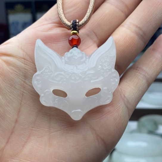 石英质玉（金丝玉）颈饰未镶嵌！