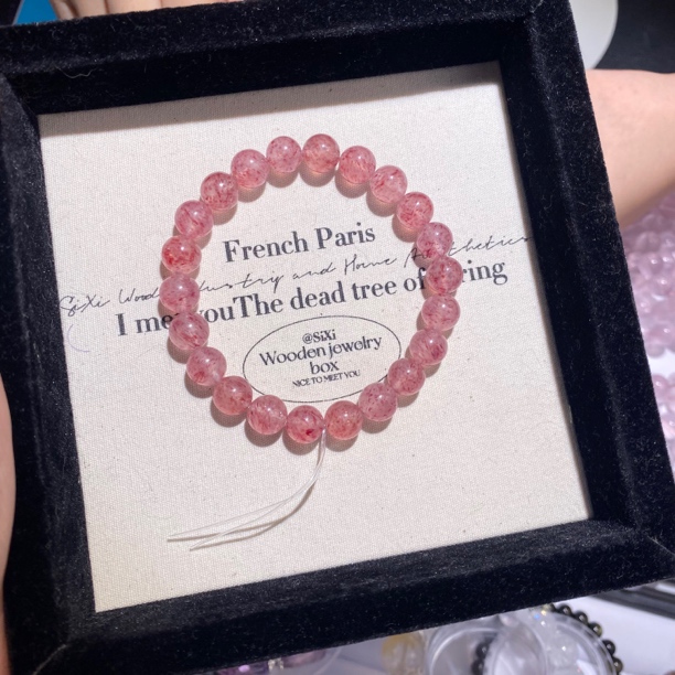 天然红调草莓晶手串百搭