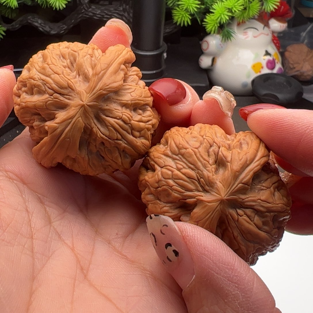 文玩核桃吊坠滢红锦鲤43