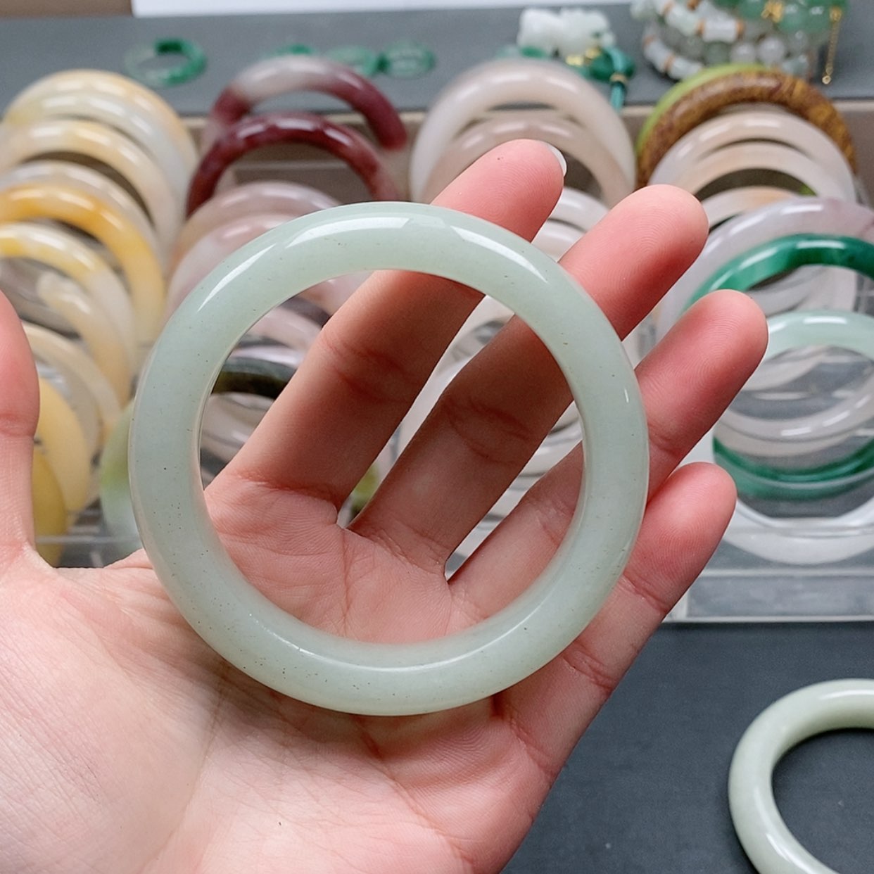 【闪购商品】石英质玉手镯未镶嵌拂*