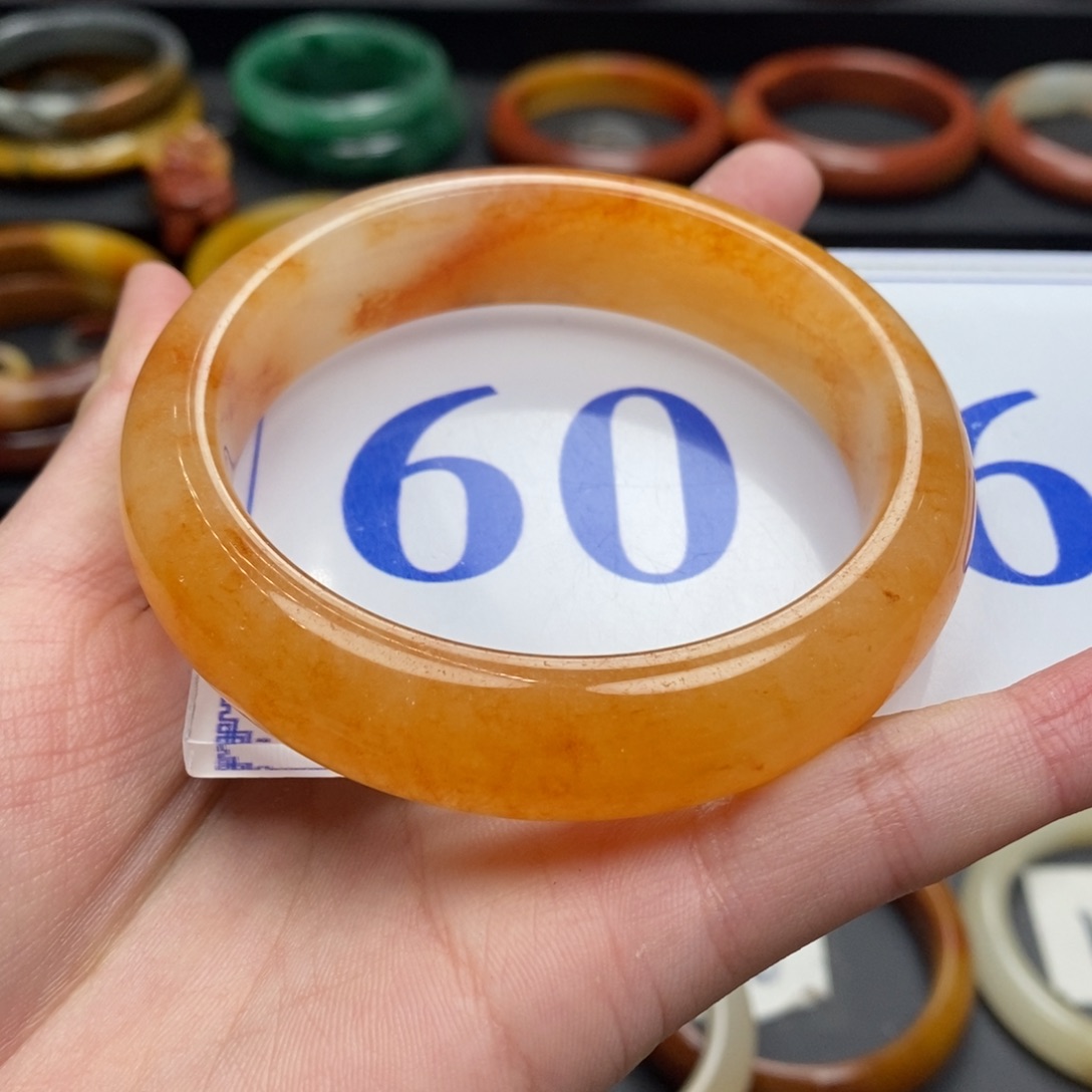 石英质玉（黄龙玉）手镯微瑕未镶嵌