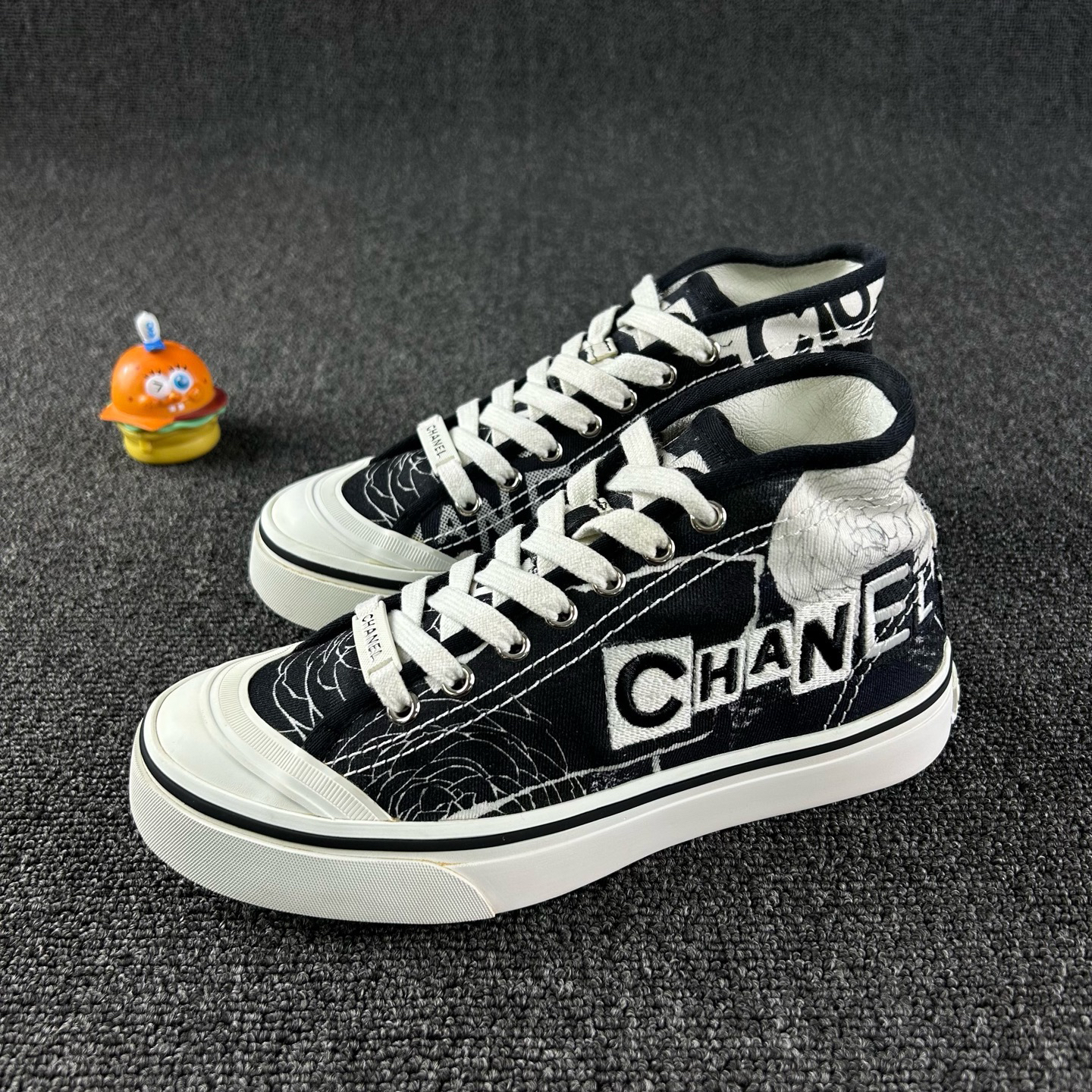 95新 Chanel/香奈儿 山茶花高帮板鞋36.5码 HB4991