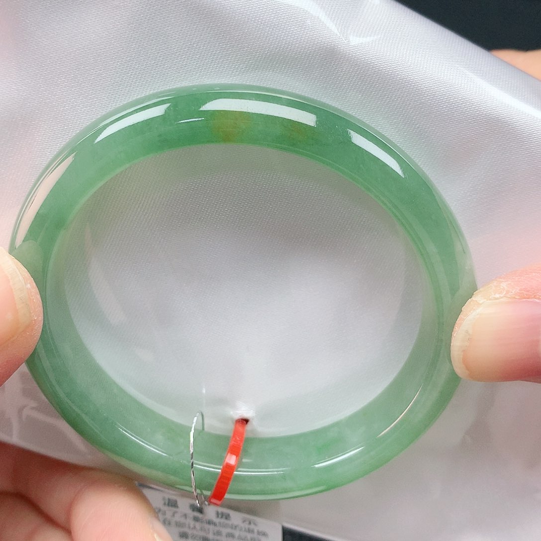 翡翠手镯未镶嵌53贵