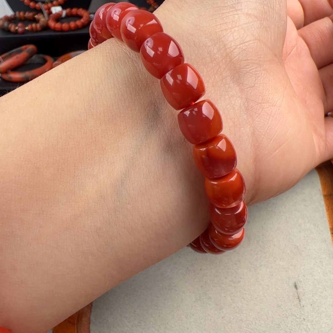 南红玛瑙未镶嵌（锦红俏色直切8mm