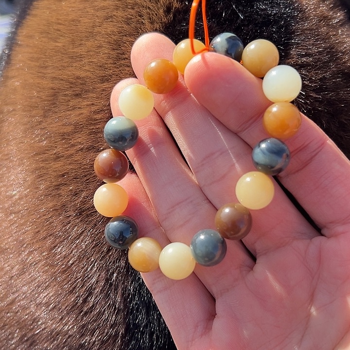 最***光和田玉未镶嵌颈饰楼兰三色卡12手串