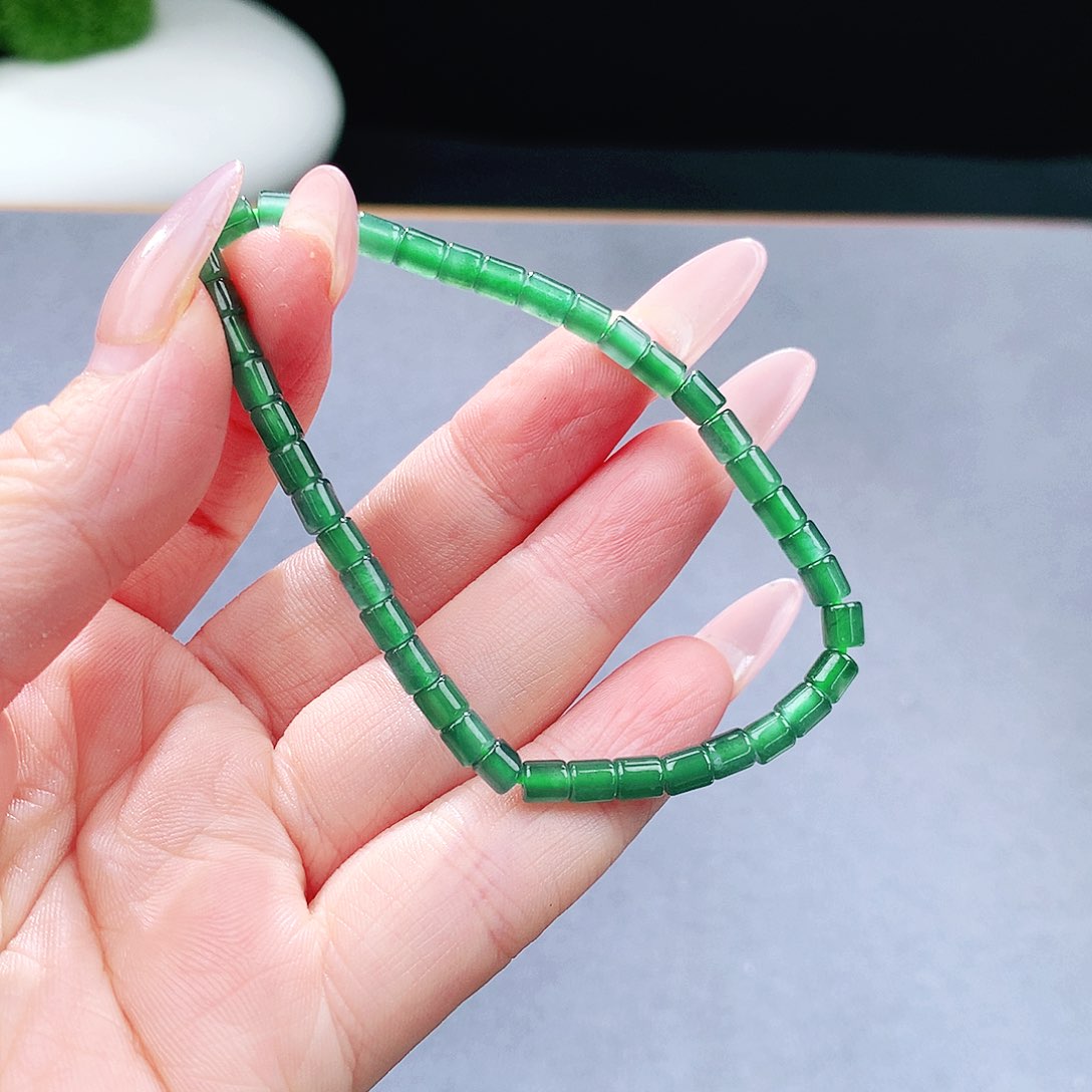 未镶嵌手镯（圆镯）翡翠