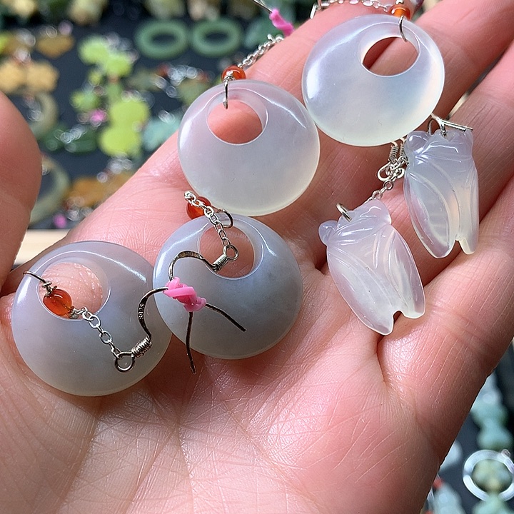 蛇纹石玉耳环未镶嵌