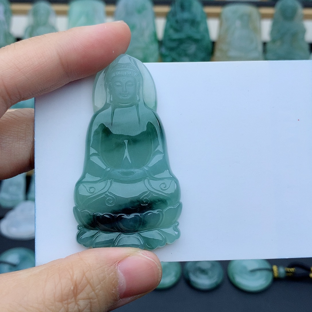 一***人翡翠未镶嵌颈饰观音