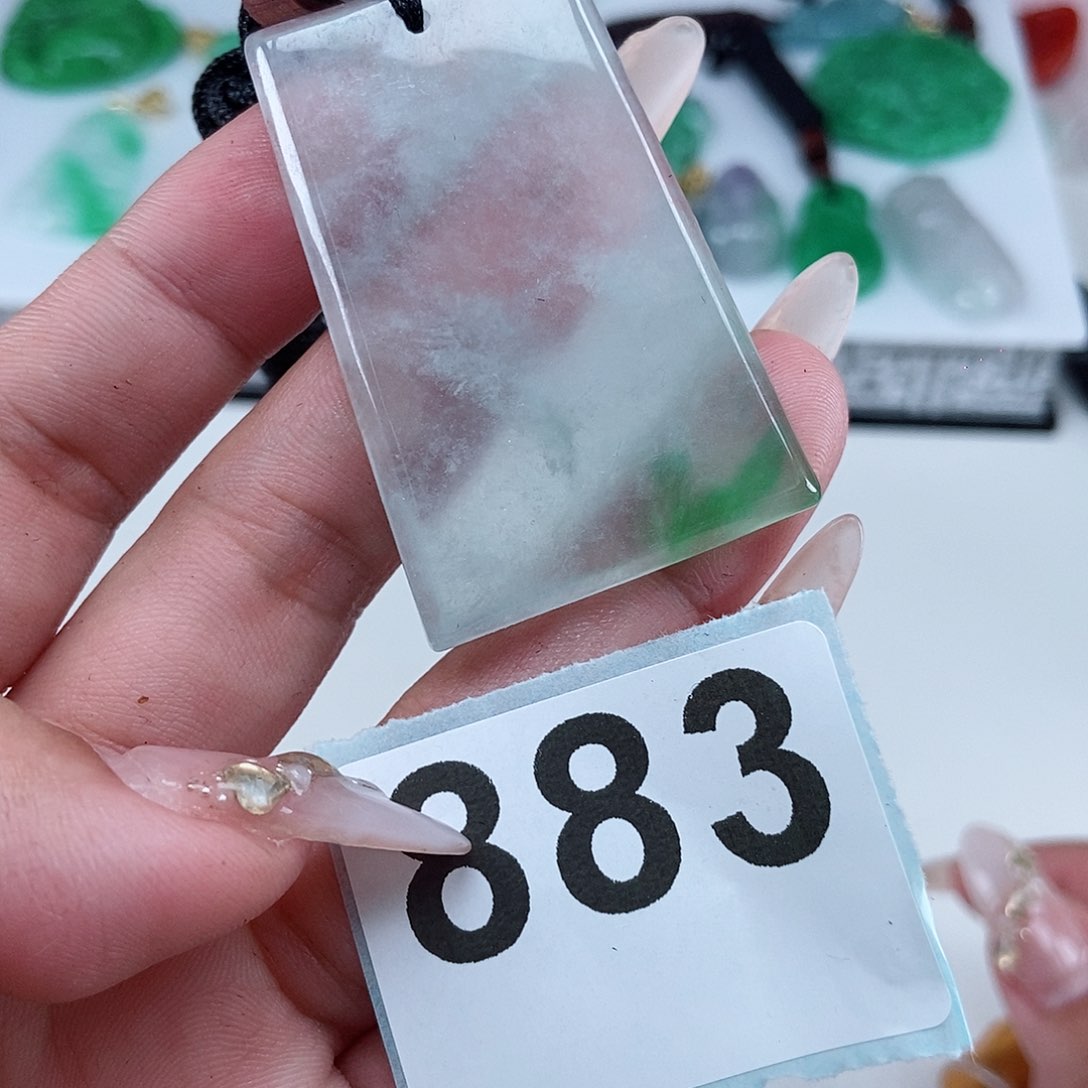 翡翠颈饰未镶嵌吊坠