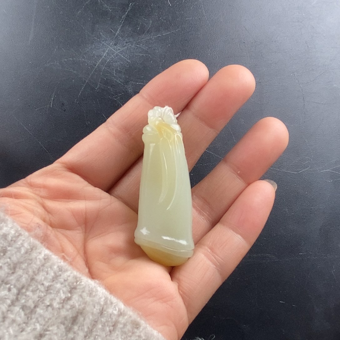 颈饰未镶嵌和田玉叫****人