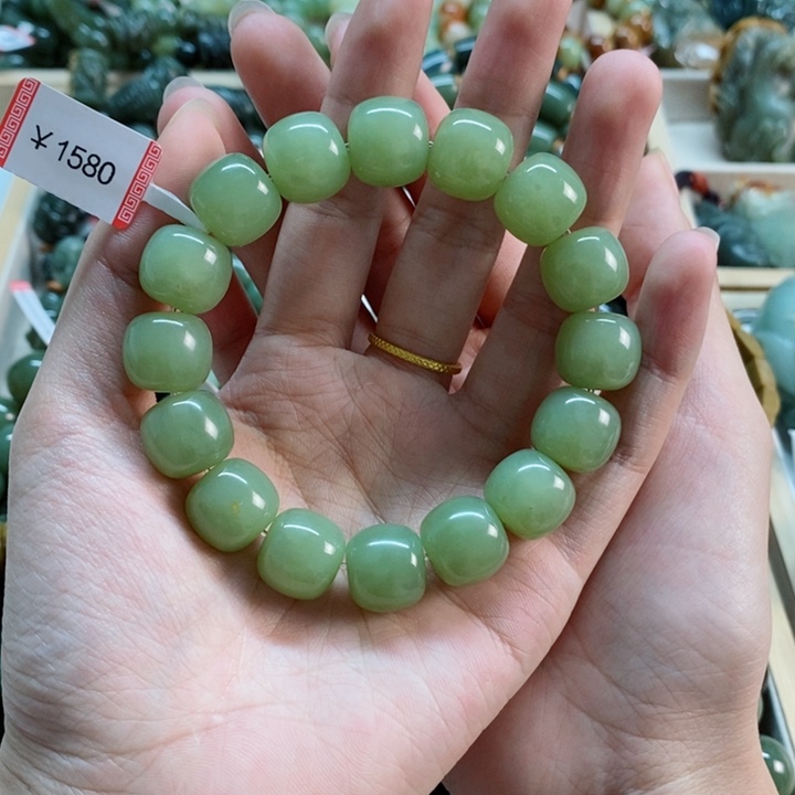 透闪石质玉手串未镶嵌