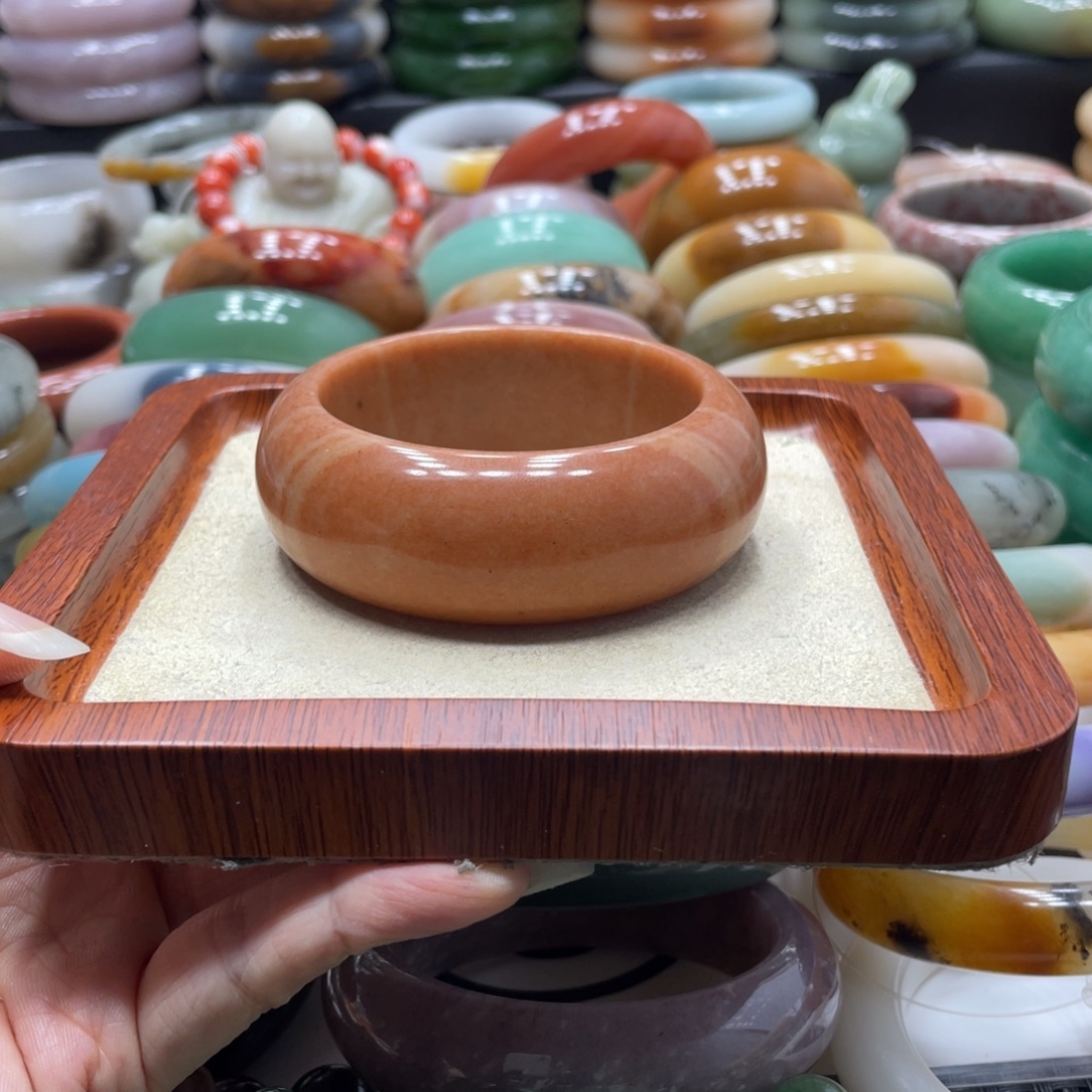 石英岩玉未镶嵌手镯