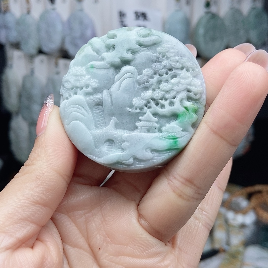 翡翠颈饰未镶嵌翡翠