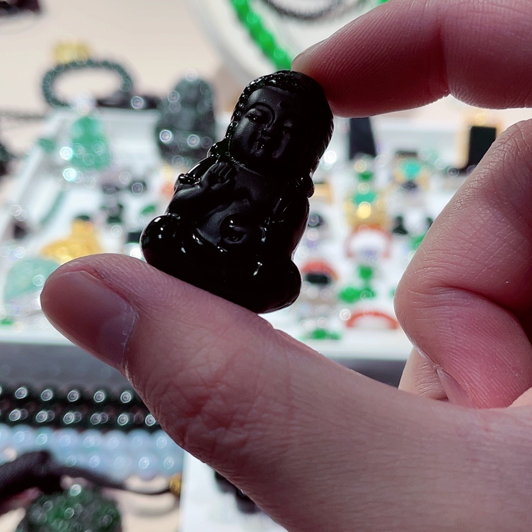 翡翠颈饰未镶嵌翡翠