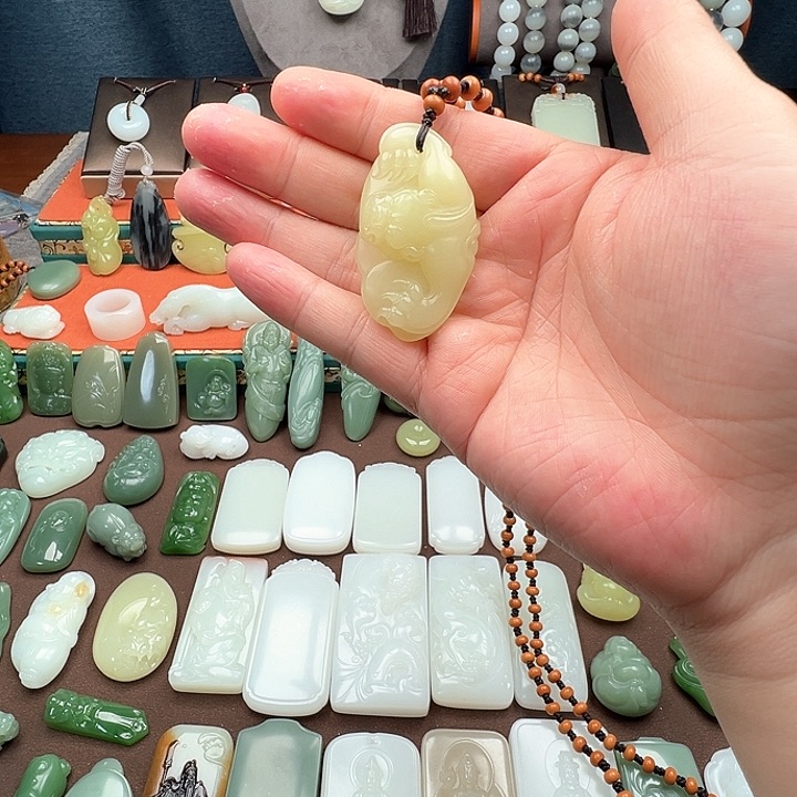 和田玉颈饰未镶嵌