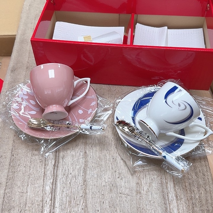 瓷片噗哈哈哈哈哈哈哈哈哈我笑得想