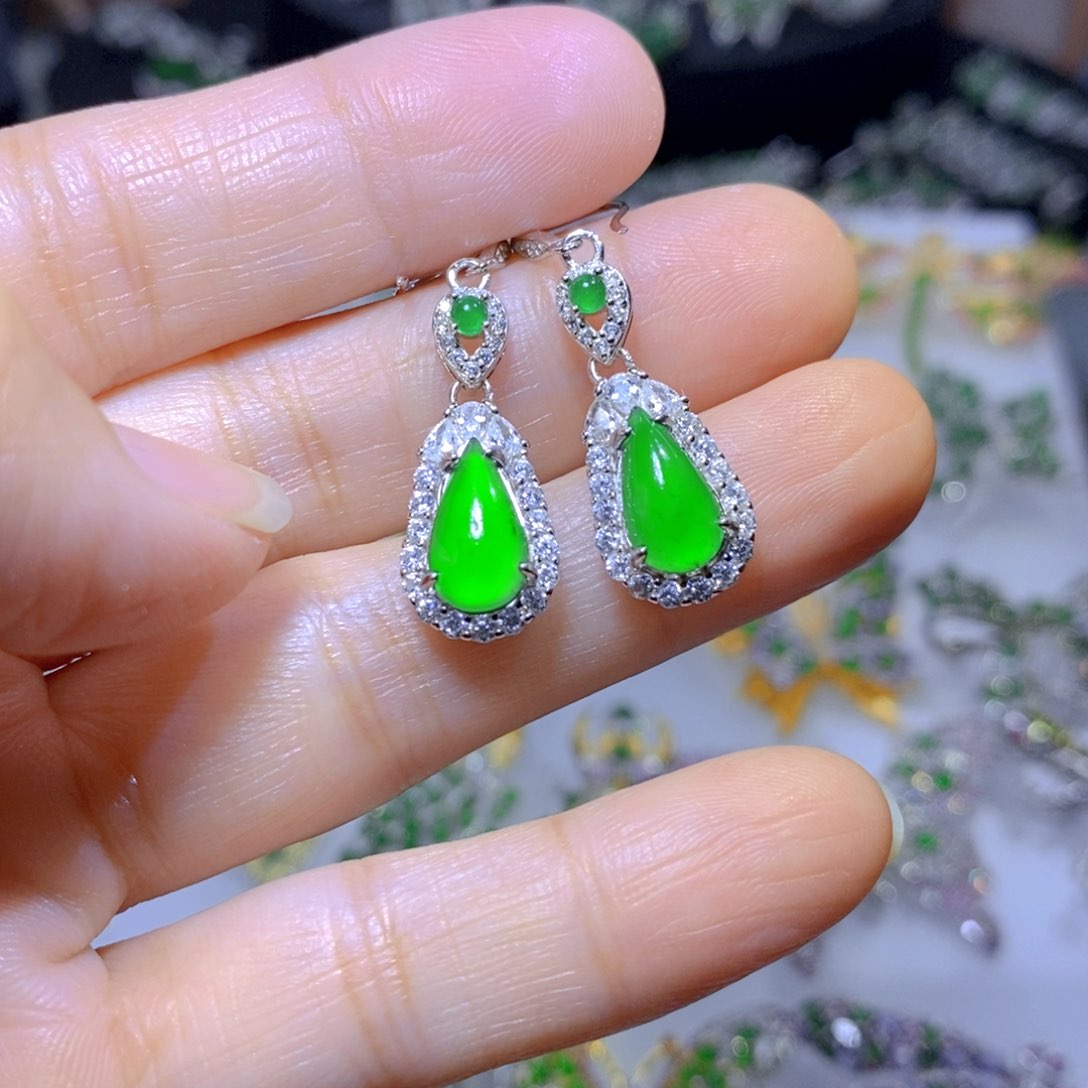 翡翠颈饰银S925镶嵌天然翡翠