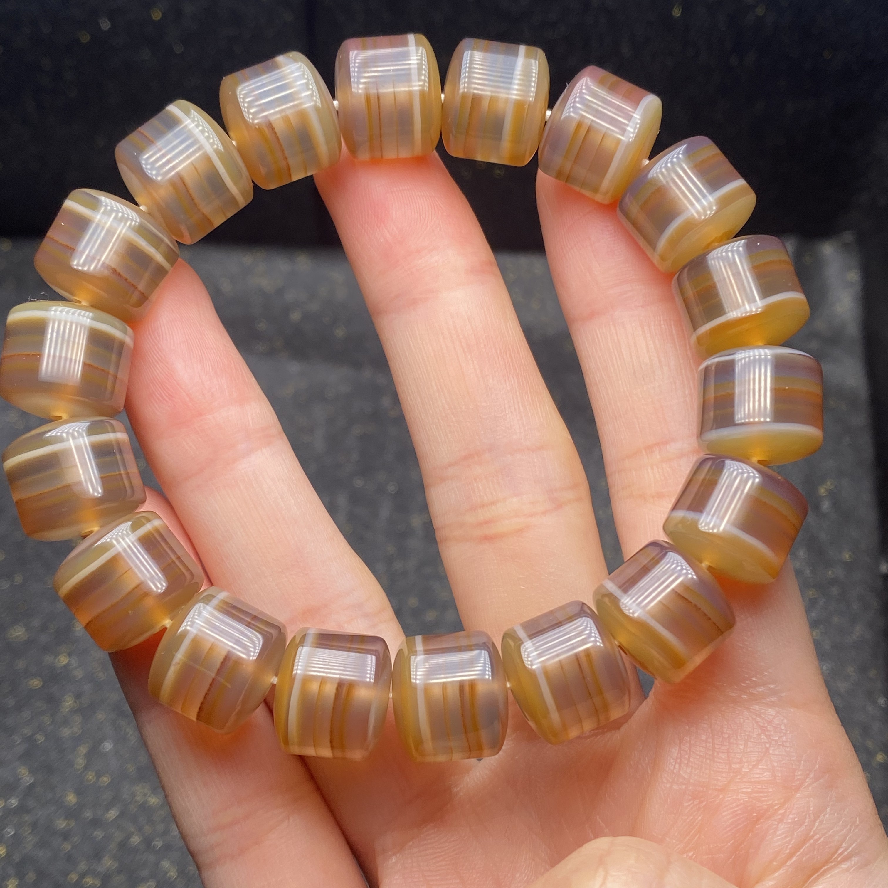 天然玛瑙玉髓石香槟红白色一线飘沙线条冰种底直切手串男女款饰品