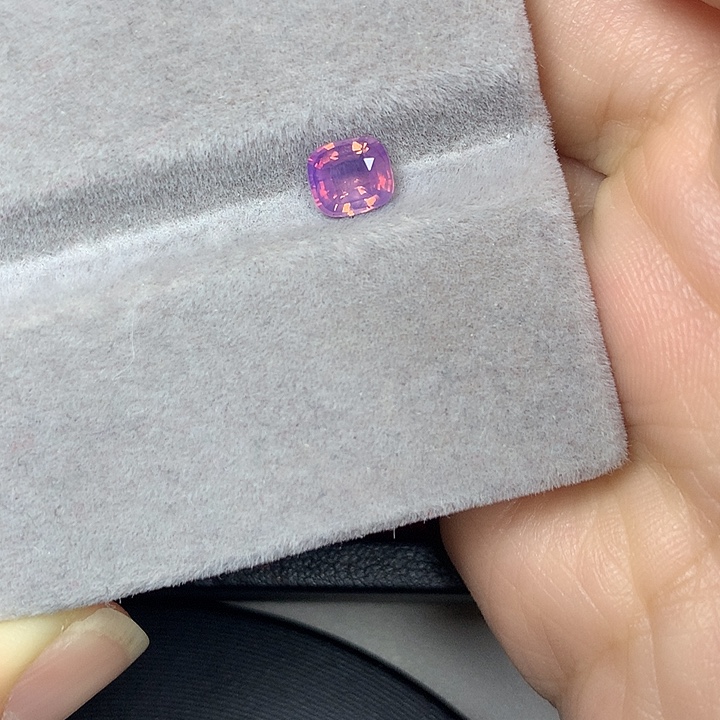 蓝宝石裸石1.04ct无烧紫蓝宝吉尔德