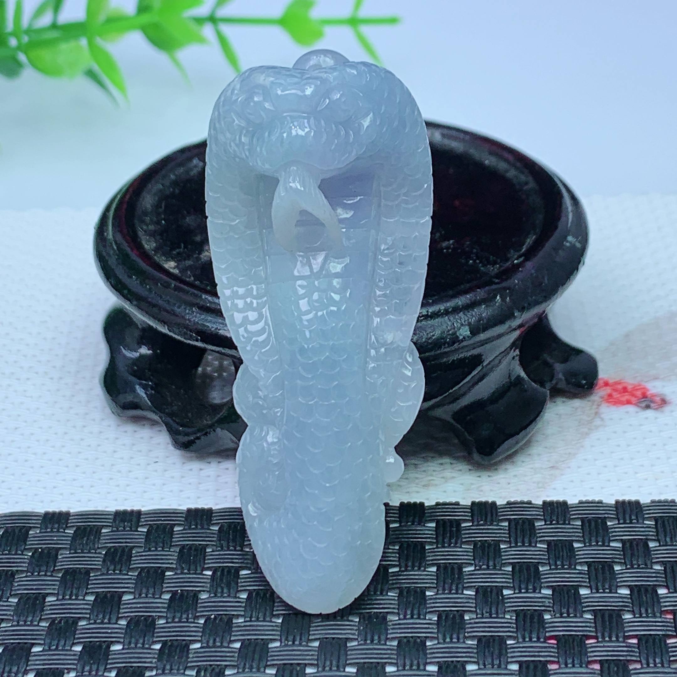 缅甸天然A货翡翠 浅紫立体生肖蛇吊坠 尺寸；60.7*24.8*15.5mm