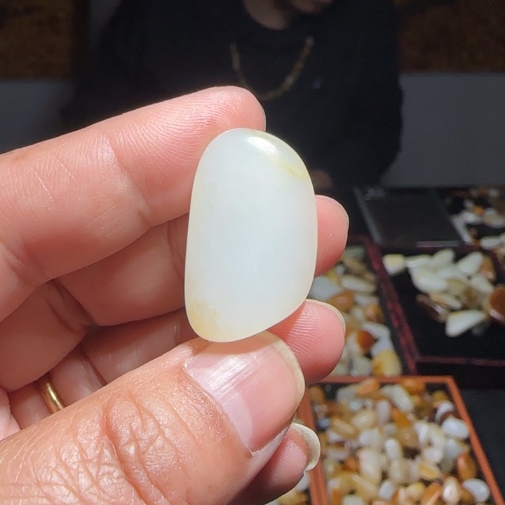 和田玉颈饰未镶嵌6.9克