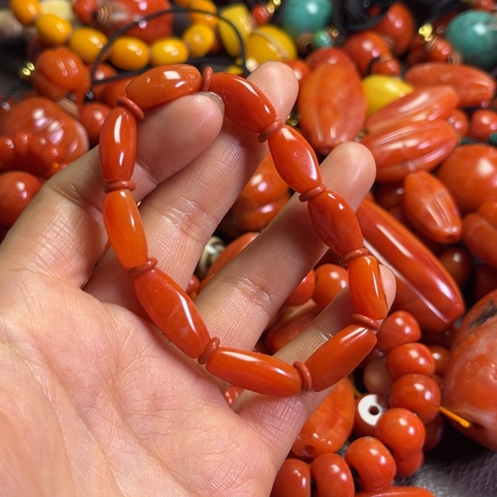 颈饰琉璃吉****）琉璃………