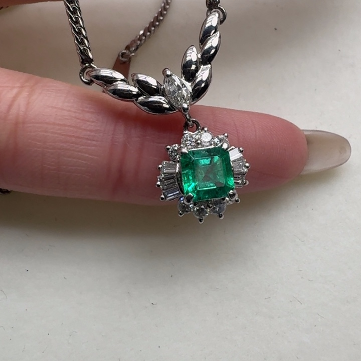 祖母绿颈饰未镶嵌