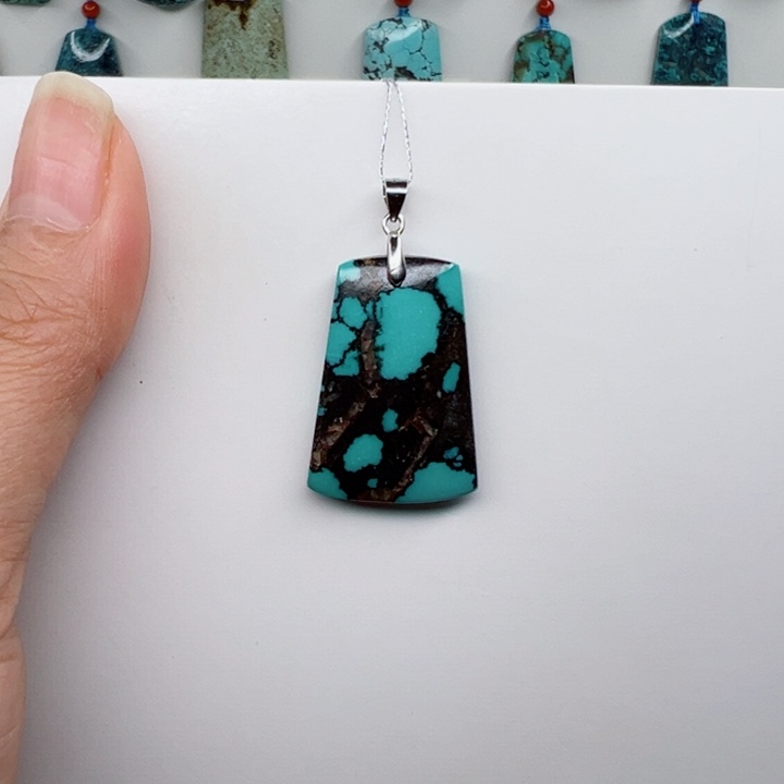 绿松石颈饰未镶嵌