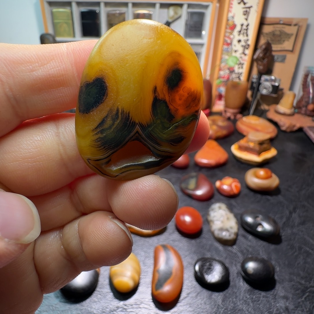 邱***辉石材马料原石 脸谱