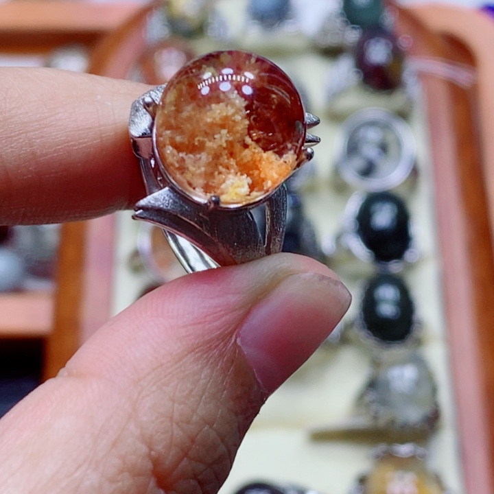 未镶嵌颈饰水晶倚*