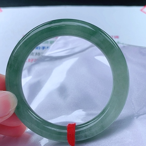 翡翠手镯（圆镯）未镶嵌12 号翡翠手镯