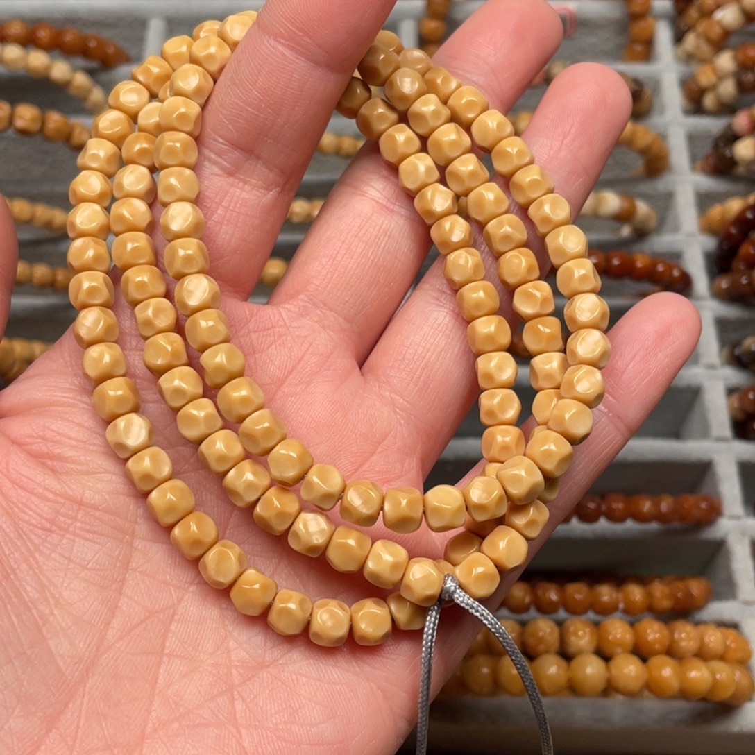 黎***啦吊坠龙脊菩提卡6.8左右奶酪无相长串脖挂120颗