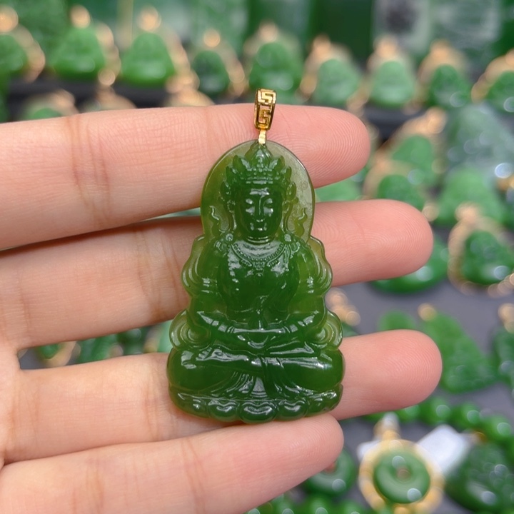 颈饰18K金镶嵌和田玉（碧玉）