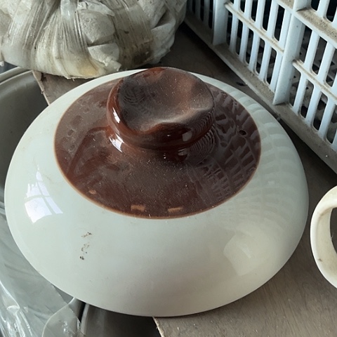 微瑕，不能明火，口径22.5盖子严重拖釉