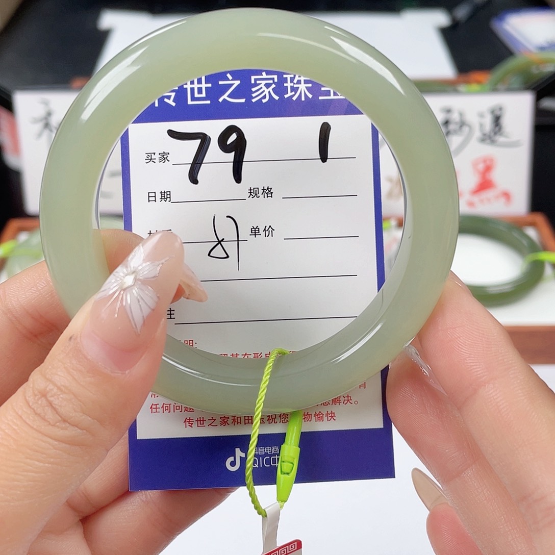 和田玉手镯未镶嵌