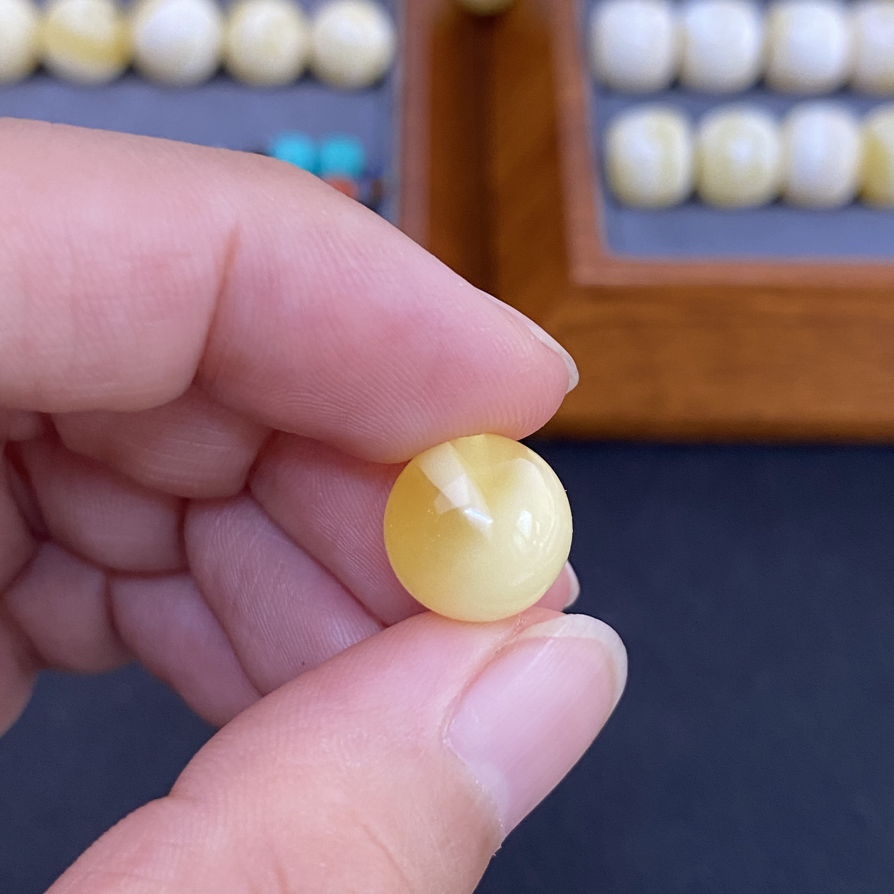 11mm鸡油黄飘花溶洞天然原矿圆珠蜜蜡猴头星月百香文玩配饰单珠