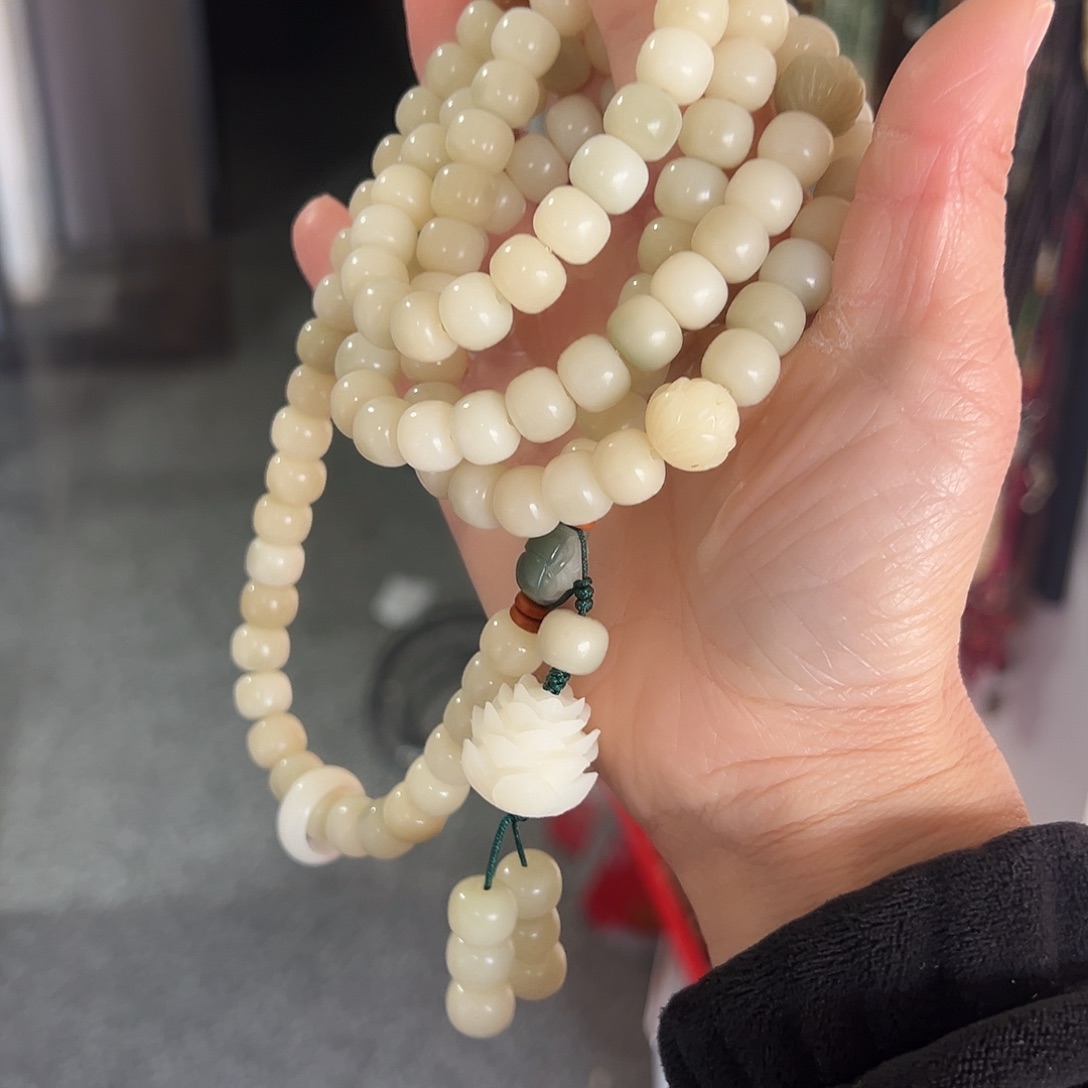 白玉菩提吊坠8×10