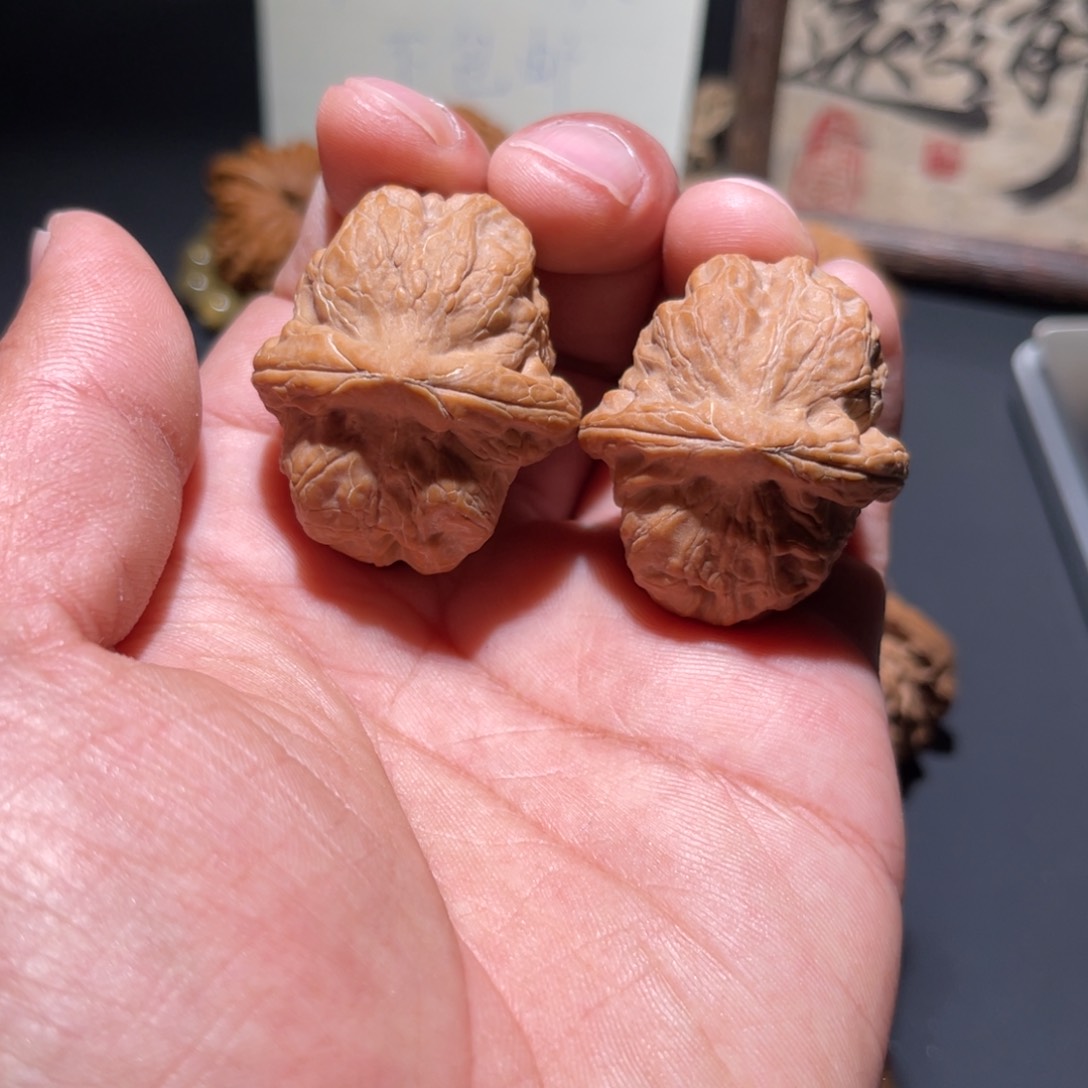 文玩核桃把件l****P御龙