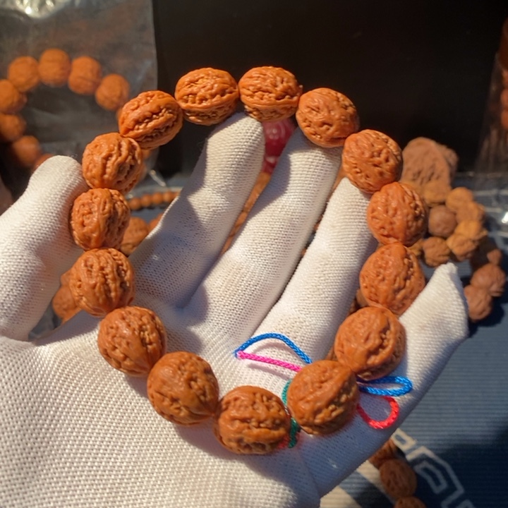 文玩核桃手串…………33